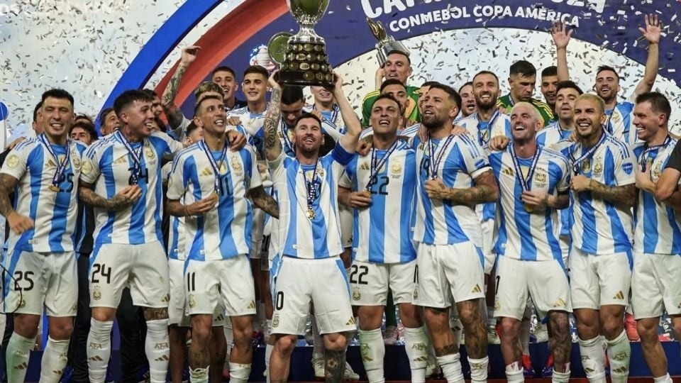 Quiénes son las mujeres que acompañan a los campeones en el Mundial