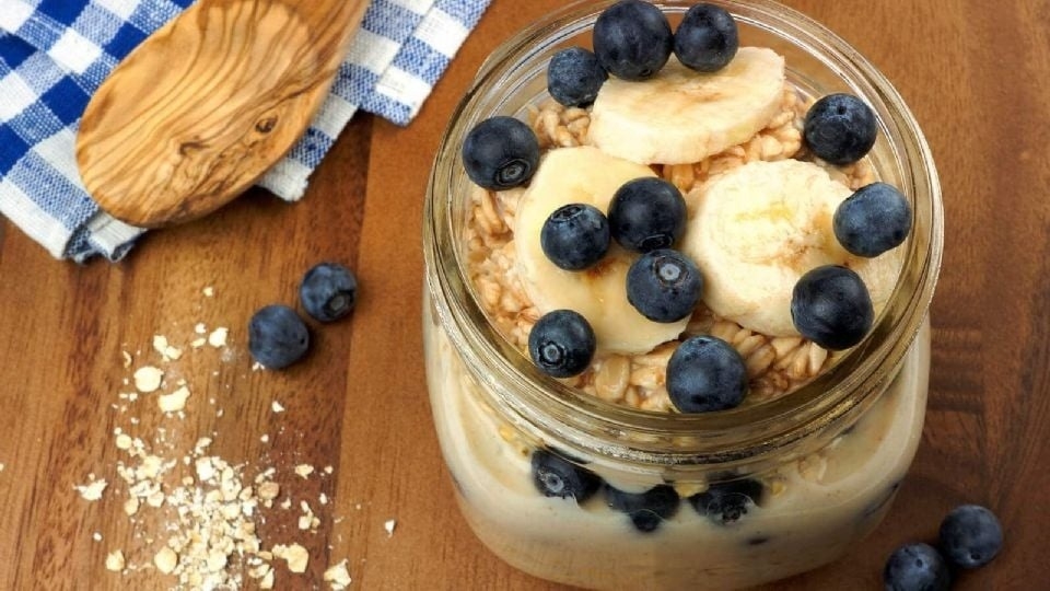 El desayuno sin cocción que se prepara de noche y rinde cinco días