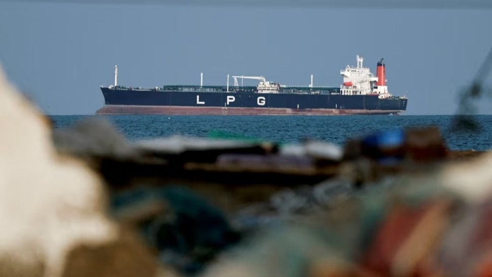 El petróleo supera los 100 dólares por la tensión global