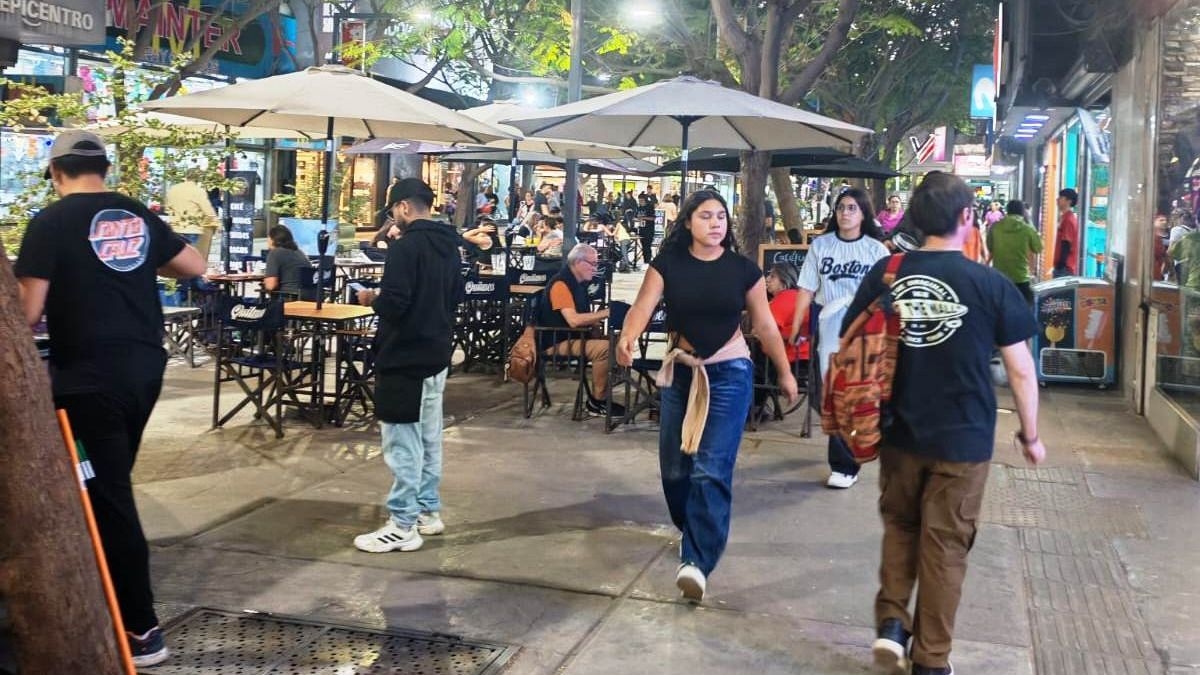 ¿Qué pasó con el comercio nacional en el feriado extendido?