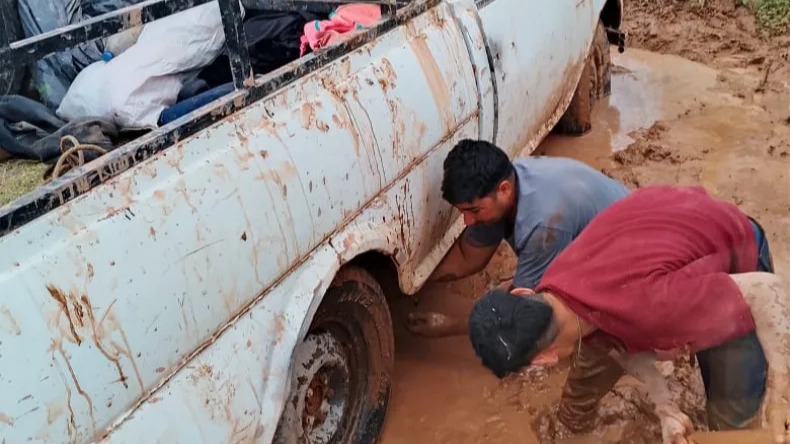 Rosas confirmó los trabajos para recuperar el camino a Casas Viejas y garantizar clases