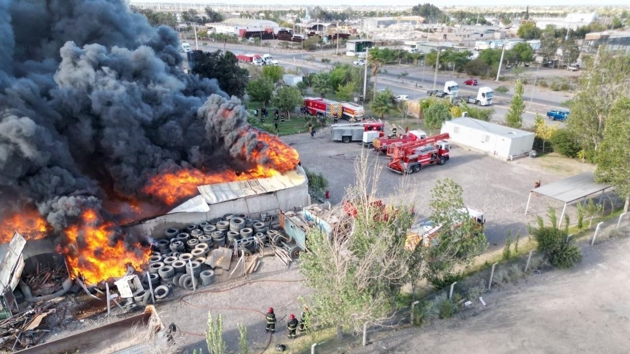 Controlaron el incendio en el Parque Industrial de Chimbas y se vienen las pericias