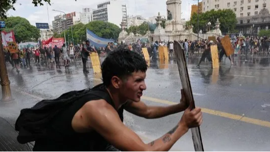 Nación prohibió el ingreso a estadios a manifestantes de la reforma laboral