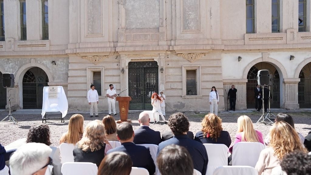 Homenaje con familiares de desaparecidos en la Ex-Legislatura Provincial