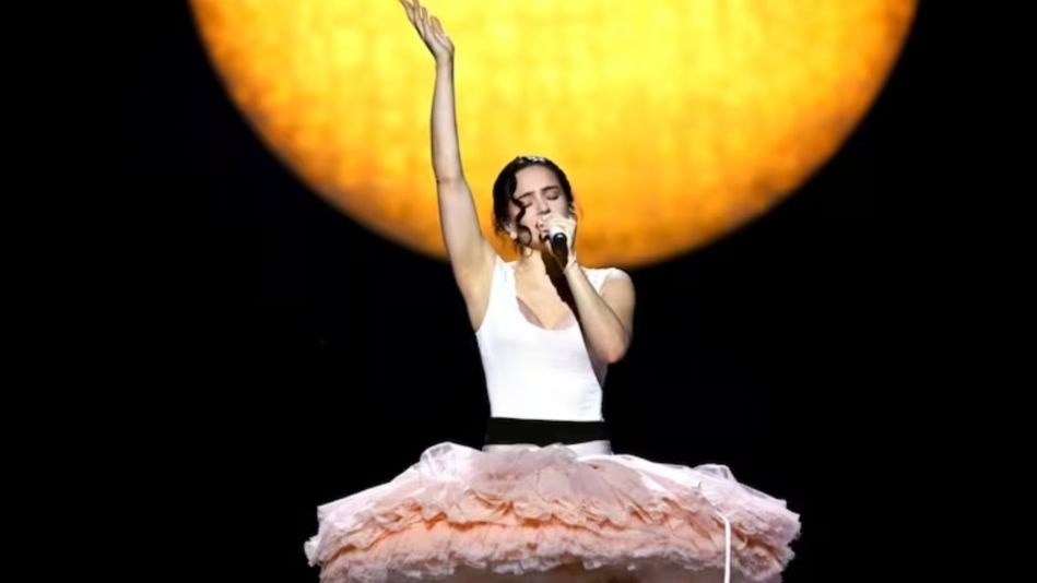 Rosalía cancela su concierto en Milán tras sufrir intoxicación alimentaria