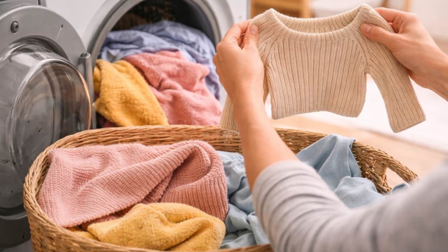 El truco del champú para bebés que salva tus prendas encogidas