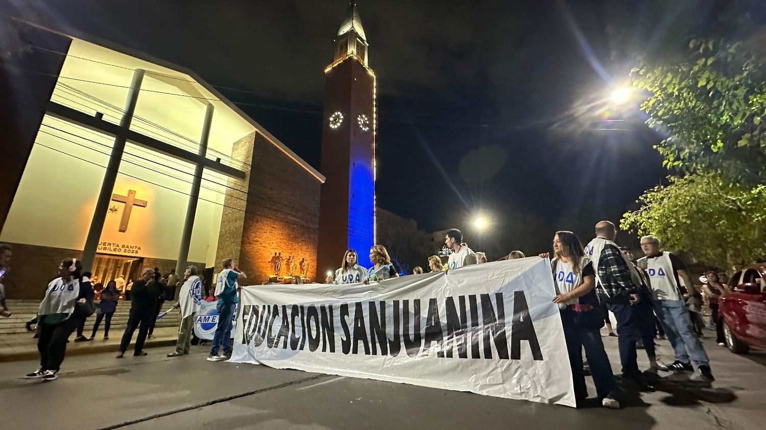 Gremios docentes marcharon por la Plaza 25