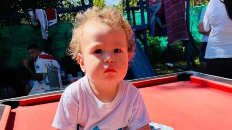 Investigan la muerte de un bebé que se habría atragantado con una uña postiza