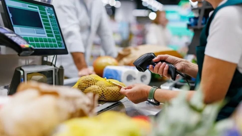 Empleados de comercio acordaron una suba del 5% y bono de $120.000