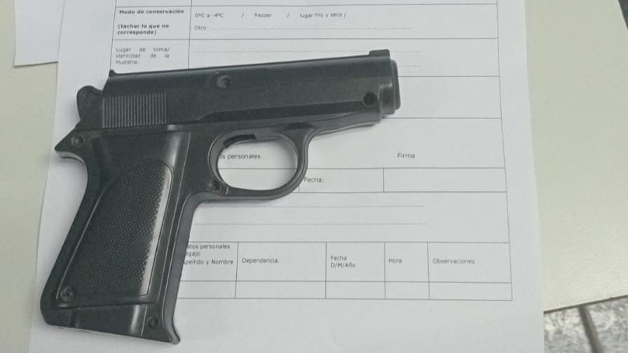 Intentó robar a una jubilada con un arma de juguete y terminó en la comisaría