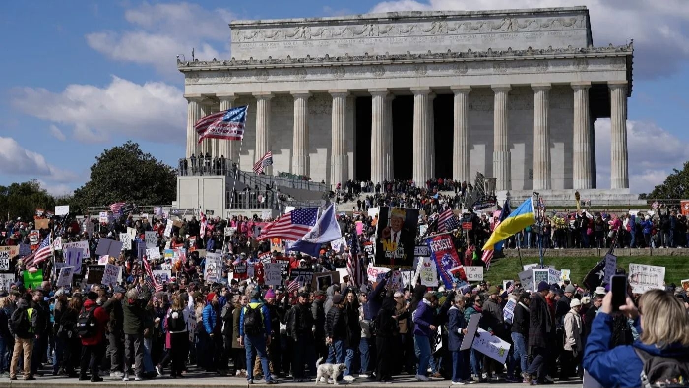 Masivas Protestas en EE.UU. y Europa: ¡No a Trump y la Guerra!