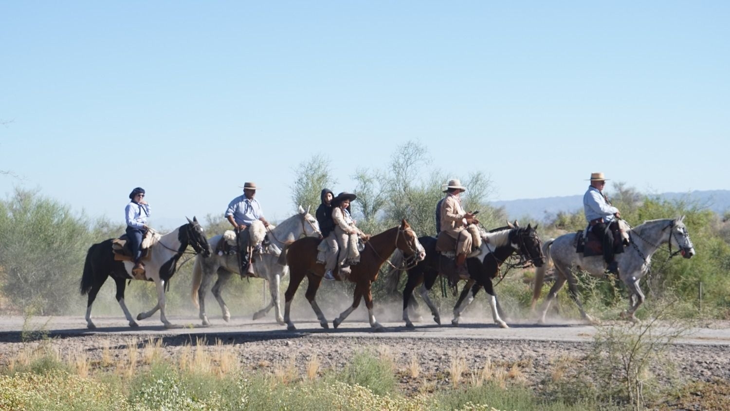 Buscáte en las fotos de la Cabalgata de la Fe