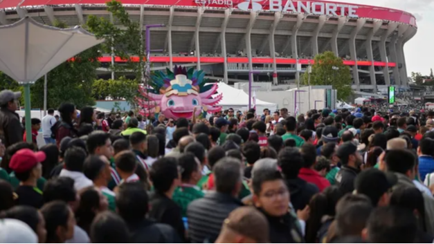 Murió un hincha al saltar hacia la zona de palcos del Estadio Azteca