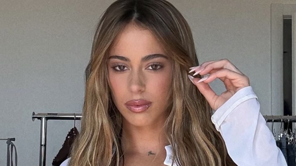 Secretos para lograr el brillo espejo en el cabello como Tini Stoessel