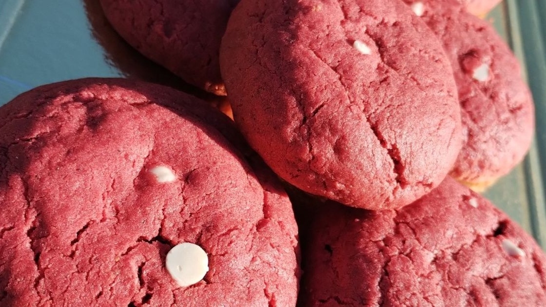 Cómo hacer las famosas cookies Red Velvet de Maru Botana paso por paso