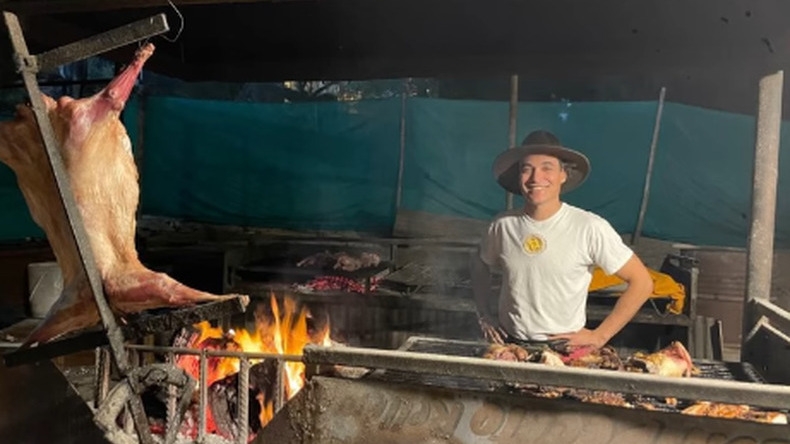 El actor sanjuanino Martín Rodríguez, de En el Barro y Griselda, visitó la Difunta Correa