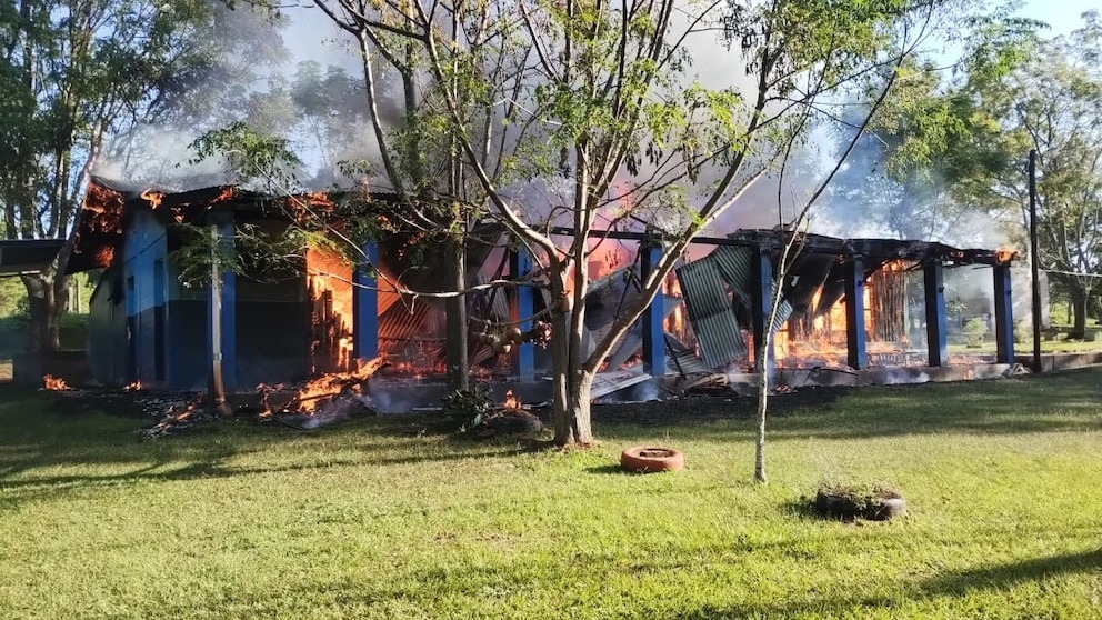 Un chico de 13 años fue acusado de incendiar intencionalmente un colegio