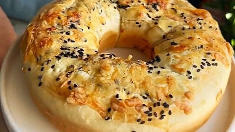 Receta de rosca de Pascuas salada con atún y tapas de tarta