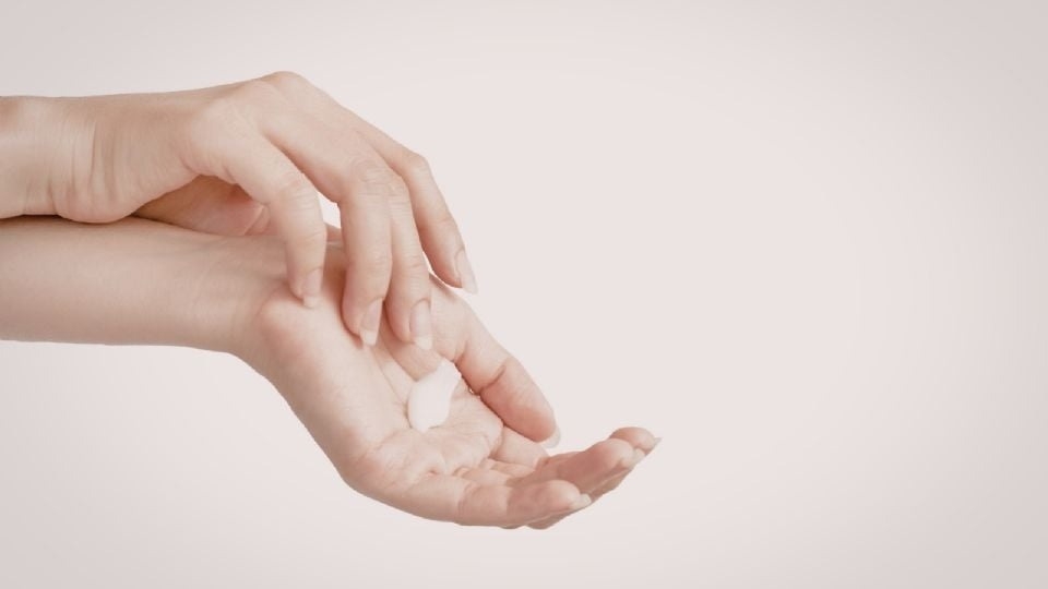 Guía para evitar grietas y resequedad en las manos este invierno