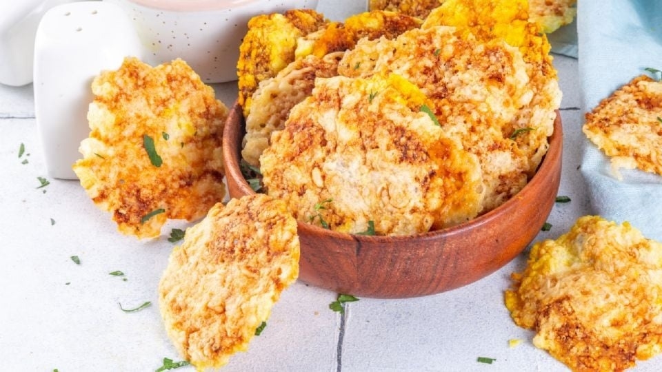 Cómo preparar chips de queso crocantes y rápidos en el microondas