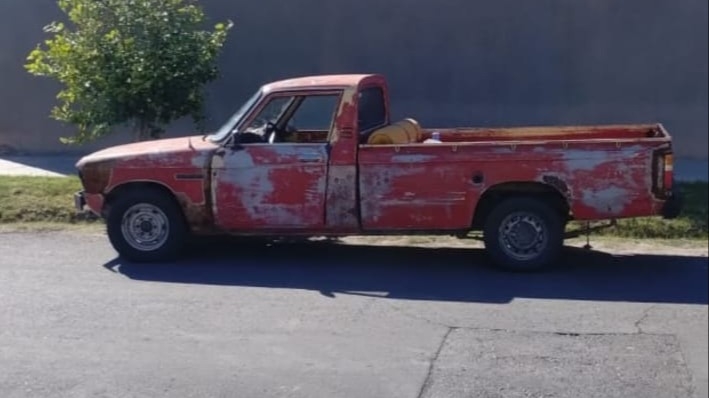 Robaron una camioneta y maquinaria tras forzar un portón de una empresa