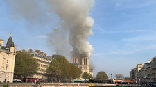 Se incendió la catedral Notre Dame en París
