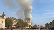 Se incendió la catedral Notre Dame en París