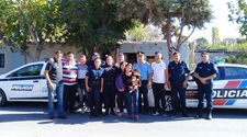 Patrullaban la zona vieron familias con carencias y las ayudaron 