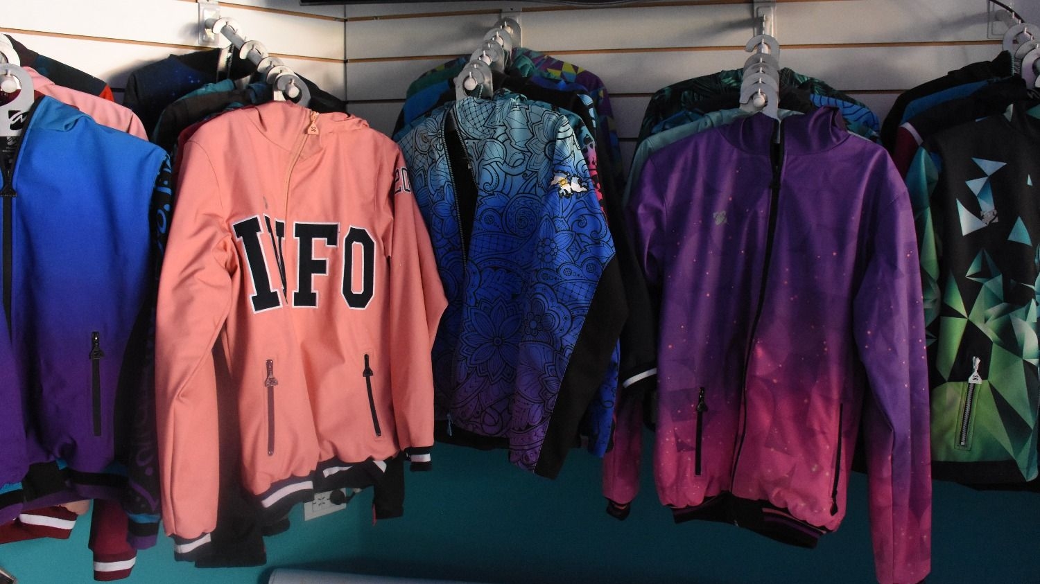 Con precios en alza, egresados sanjuaninos optan por camperas más accesibles