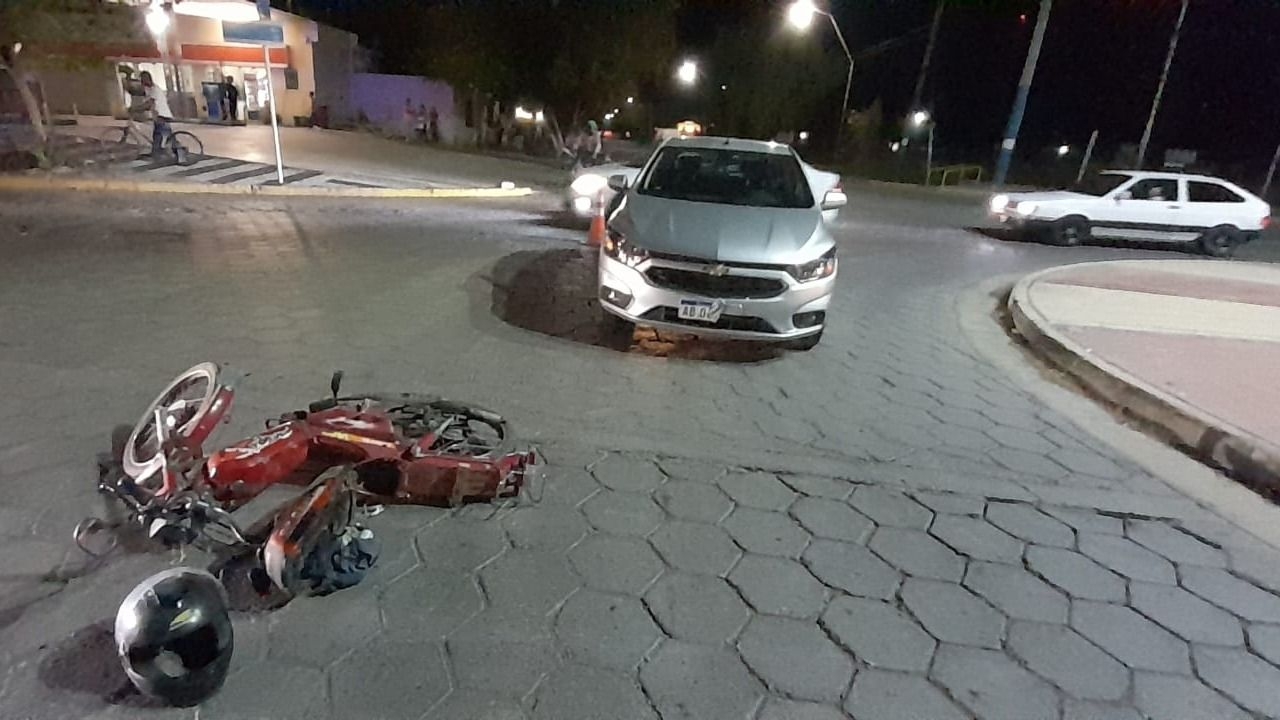 Internaron a un motociclista tras un violento choque en Albardón