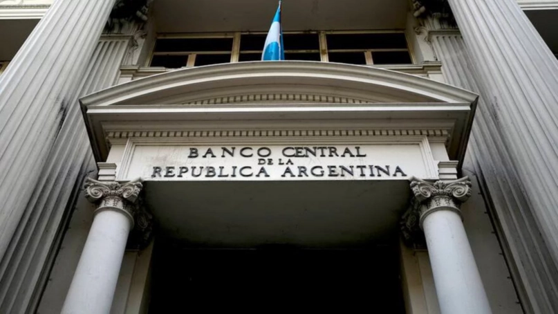 Bancos pagan 60% en plazos fijos mientras el BCRA retira pesos para controlar el mercado