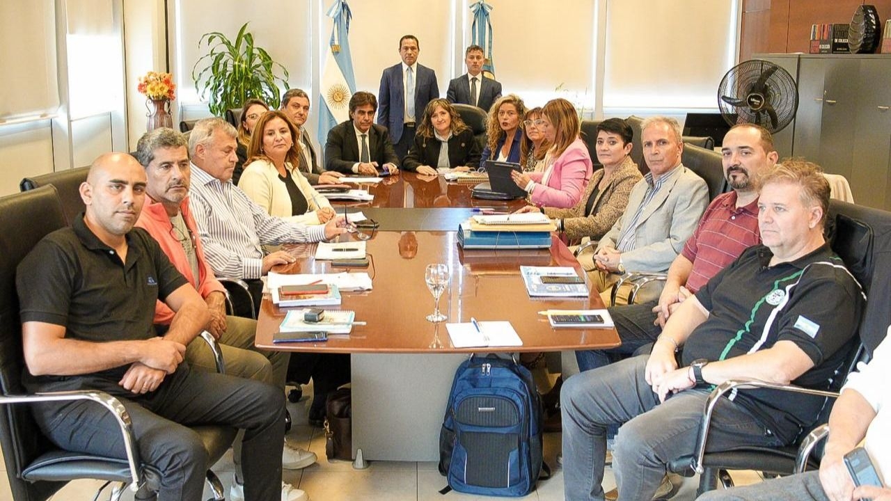 Paritaria docente: el Gobierno presentó dos propuestas y gremios analizan