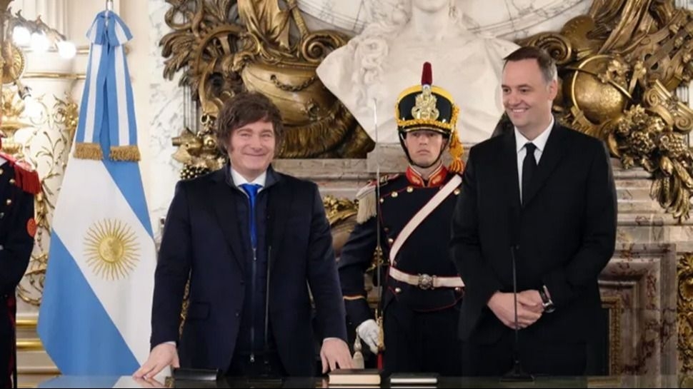 Adorni suspendió su conferencia y se reunirá con Milei en Olivos