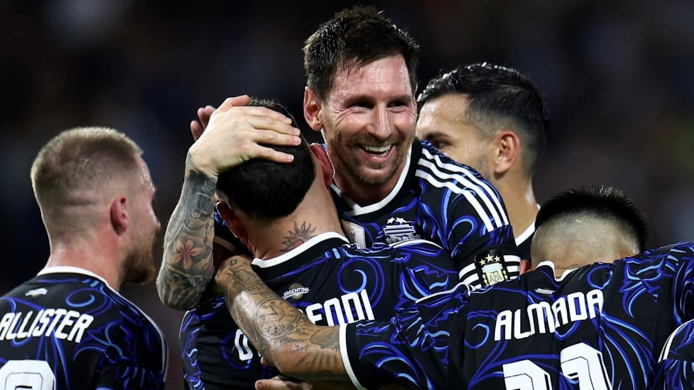 El emotivo adiós de Otamendi en la Bombonera tras un regalo de Messi