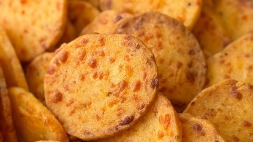 Pasos para cocinar crackers de queso caseras muy crocantes y sabrosas