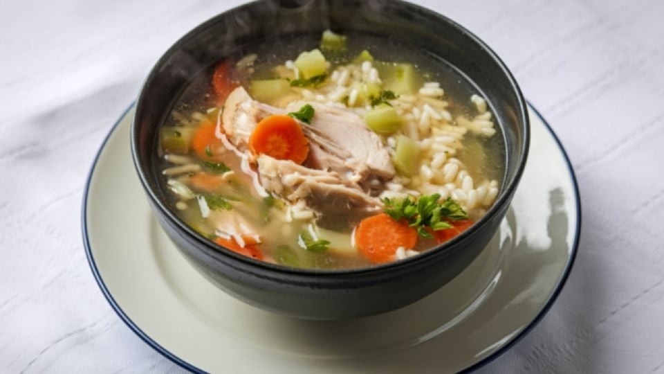 Secretos de la sopa de pollo casera que nunca falla en el otoño