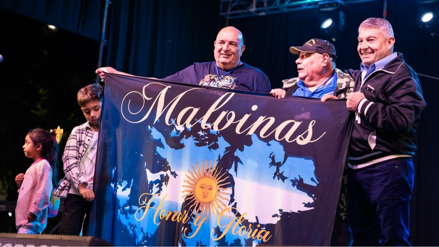 Arrancó la vigilia por Malvinas y así será el acto central 