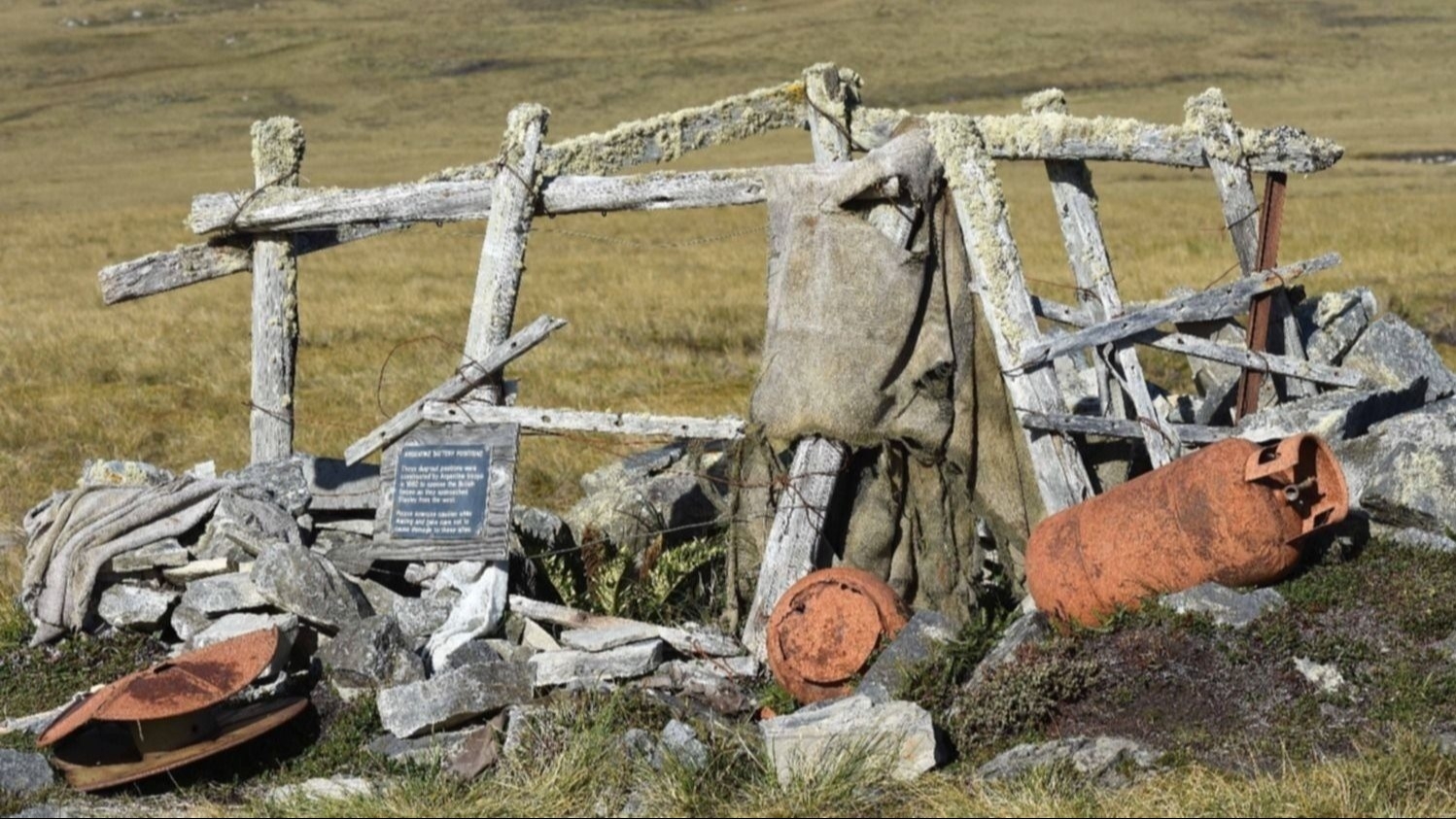 Malvinas, una isla de recuerdos: el día que Diario Huarpe llegó al lugar de la guerra