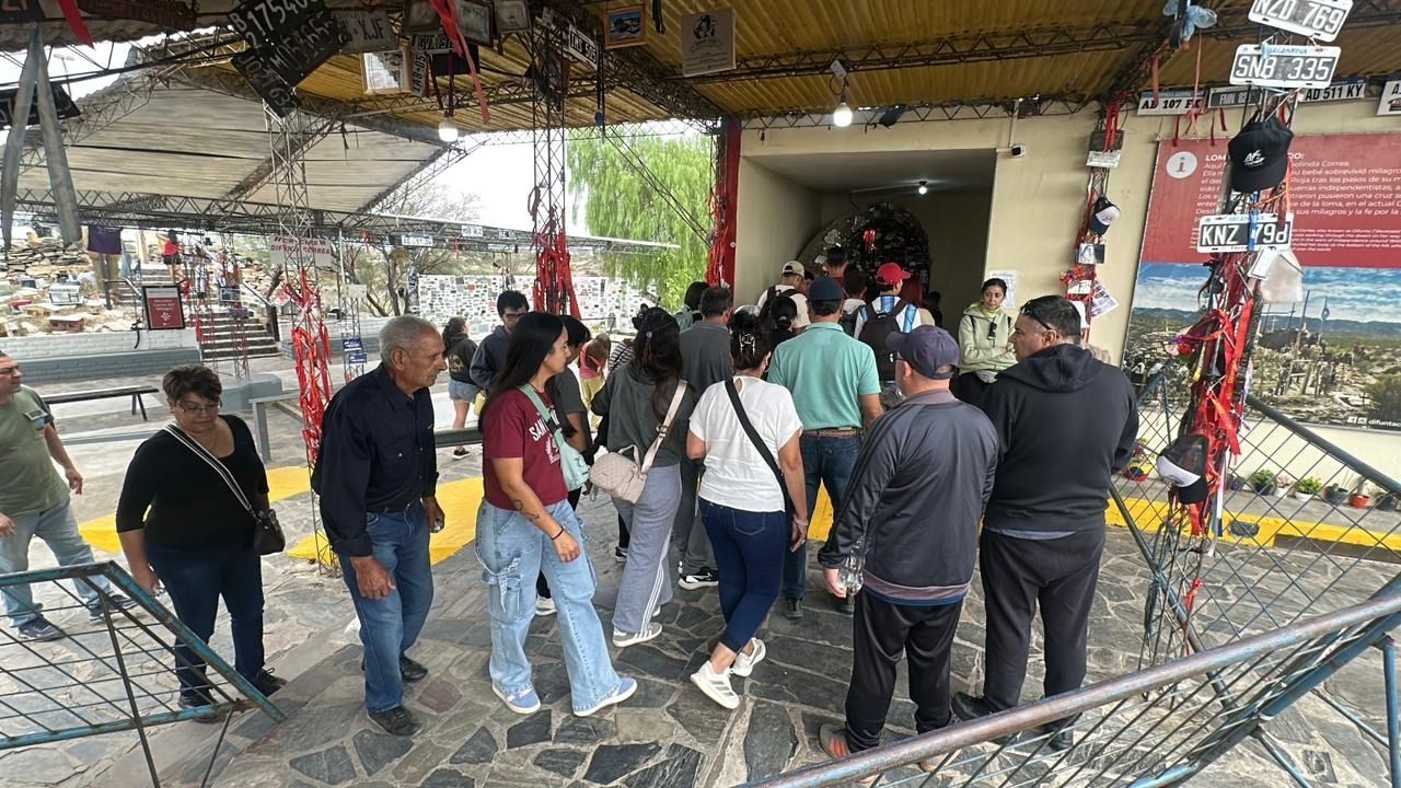 Los fieles sanjuaninos peregrinaron hasta la Difunta Correa en el Jueves Santo