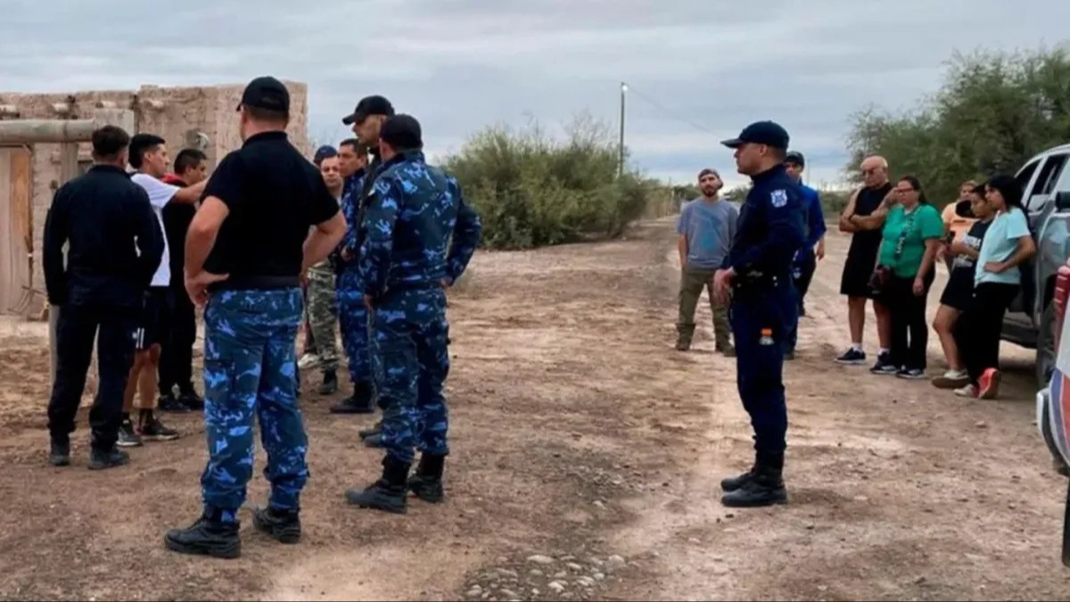 Por el fotógrafo desaparecido, encontraros celulares enterrados y detuvieron a dos personas
