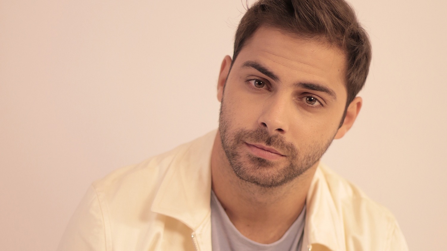 Revelaron que Grego Rosello hizo echar a un famoso de Telefe: quién es