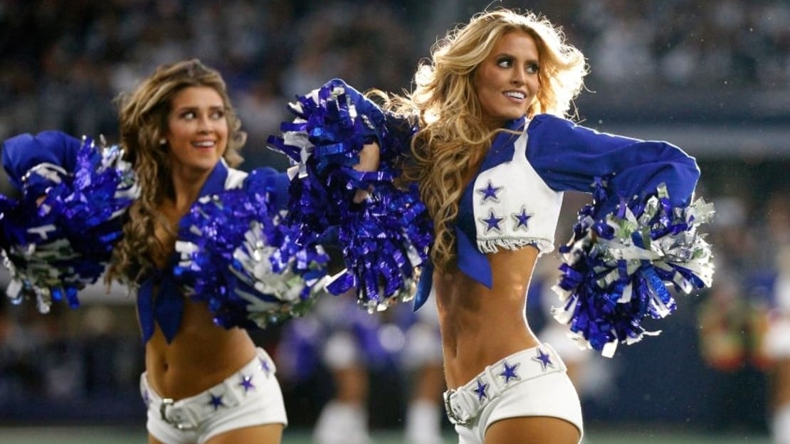 Quién es la famosa que se disfrazó de porrista para cumplir la fantasía de su pareja