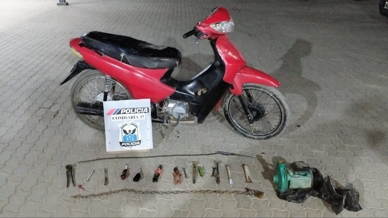 Escaparon al ver la Policía y dejaron un cargamento de dudosa procedencia