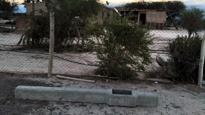 Llegan las pilastras para dar luz a 17 hogares huarpes