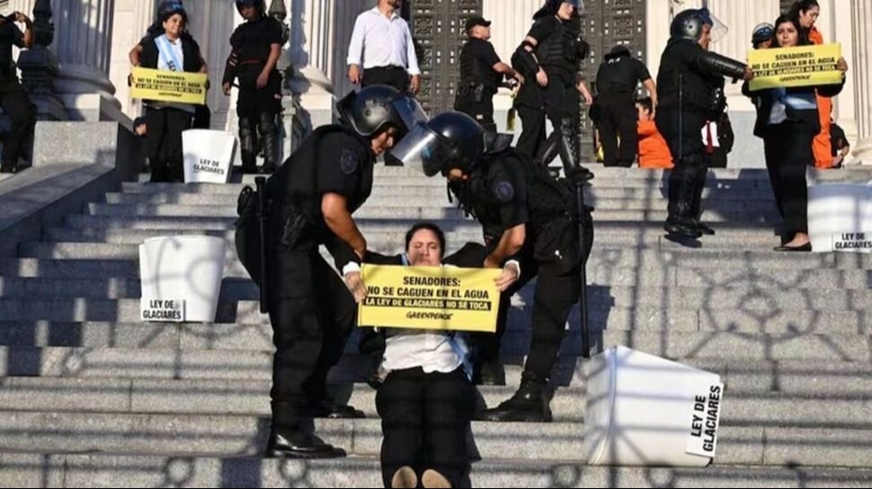 Una protesta de Greenpeace en el Congreso terminó con siete detenidos
