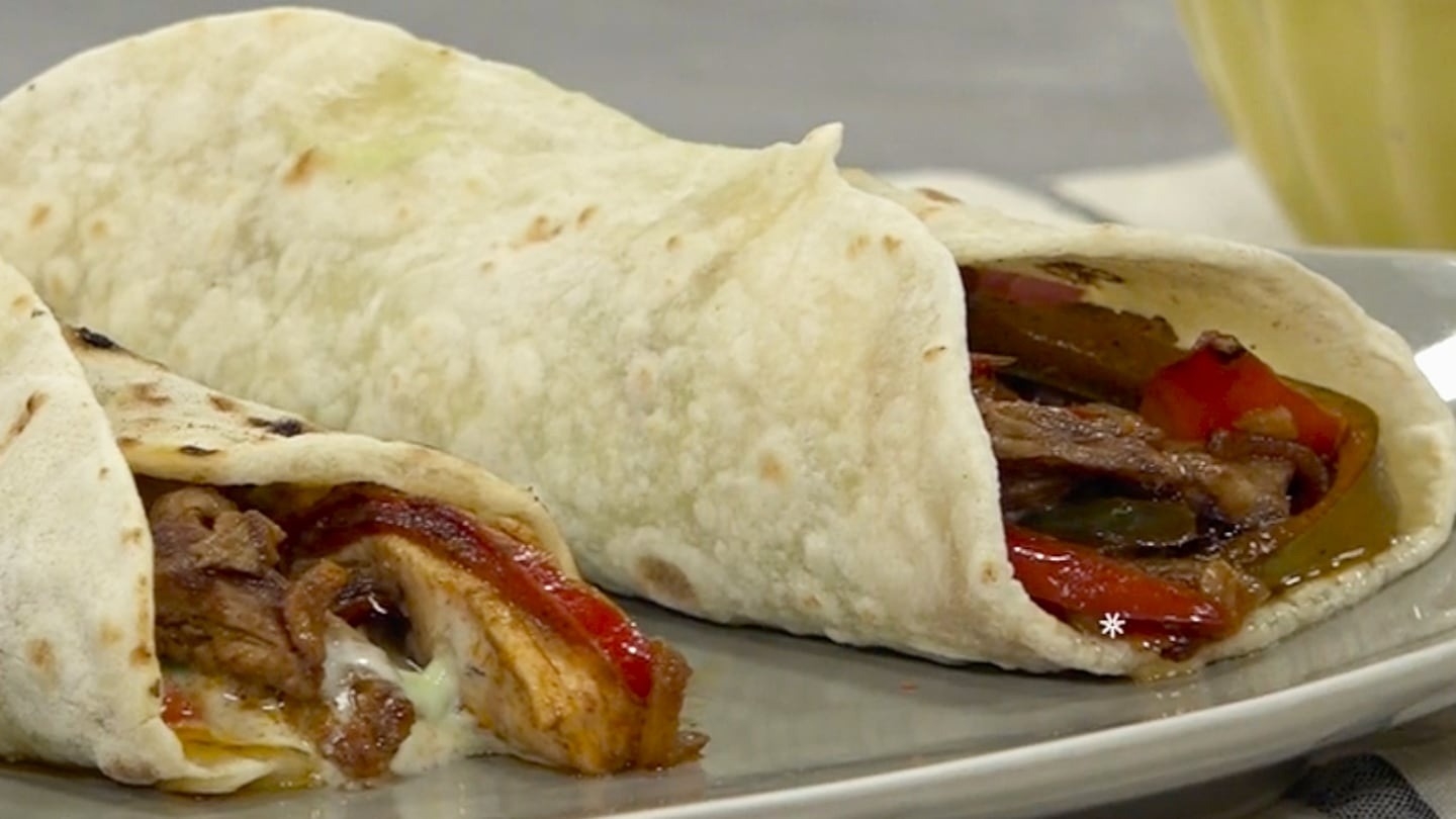 El secreto de las mejores fajitas de carne y pollo con masa casera y tres salsas