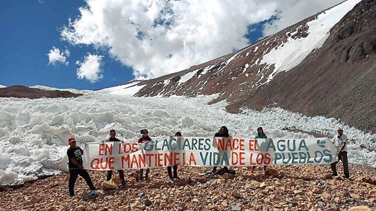 El amparo colectivo contra la reforma de glaciares llegó a la Justicia