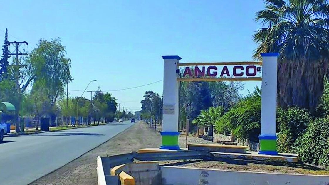 Un hombre de Angaco murió en plena vía pública mientras esperaba a su hijo