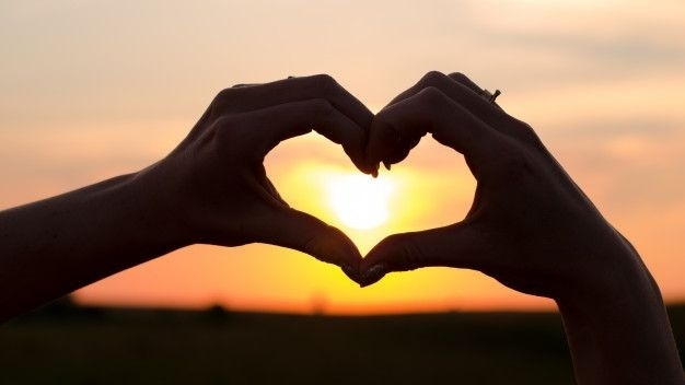 Quién es la periodista cercana a Milei que confirmó su romance con un modelo