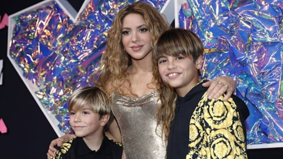 Sin teléfonos y lejos de las redes sociales, así educa Shakira a sus hijos
